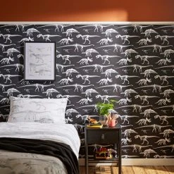 Natural History Museum Fossil Forager Black Wallpaper
